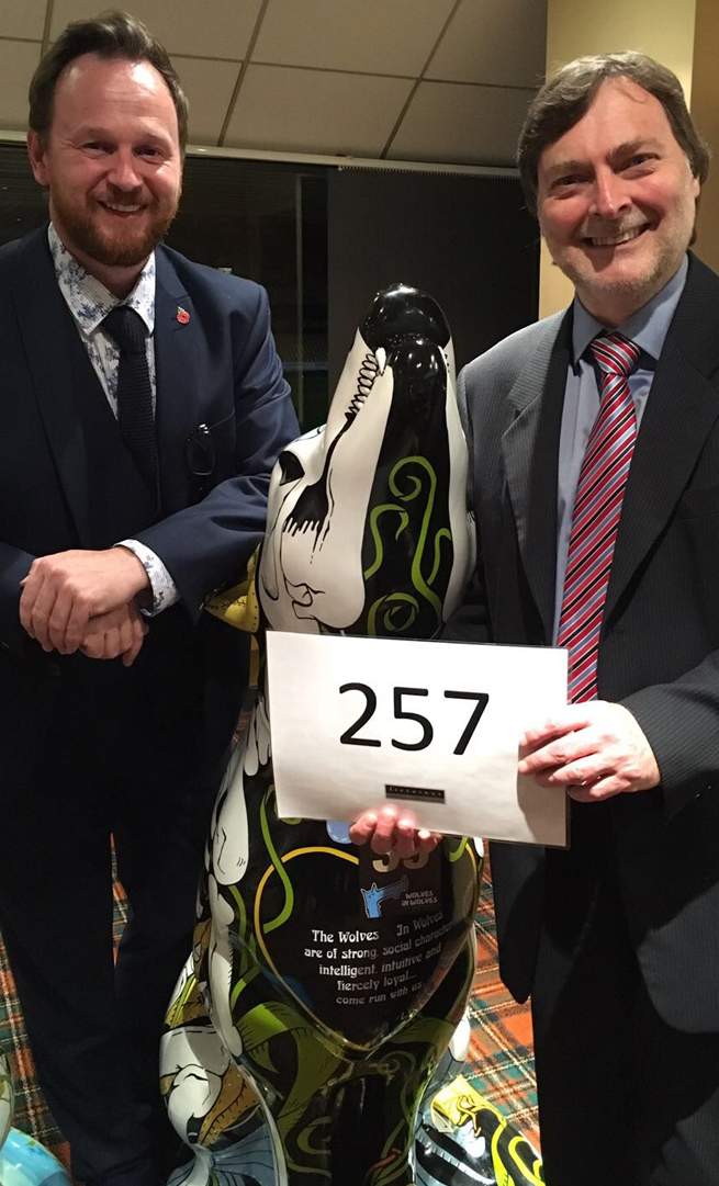 Auctioneer Will Farmer and Cllr John Reynolds with wolves Garden and Kiyiya